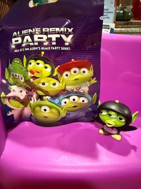 Weezy Green Alien Figure - Blind Bag Series